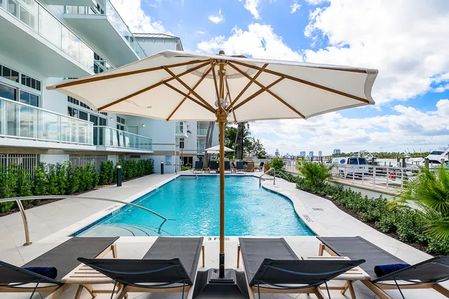 $2,800,000 | 176-184 Lake Drive, Unit 2203, Palm Beach Shores, FL 33404