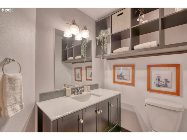 $879,000 | 343 Southeast Wyers Street, White Salmon, WA 98672