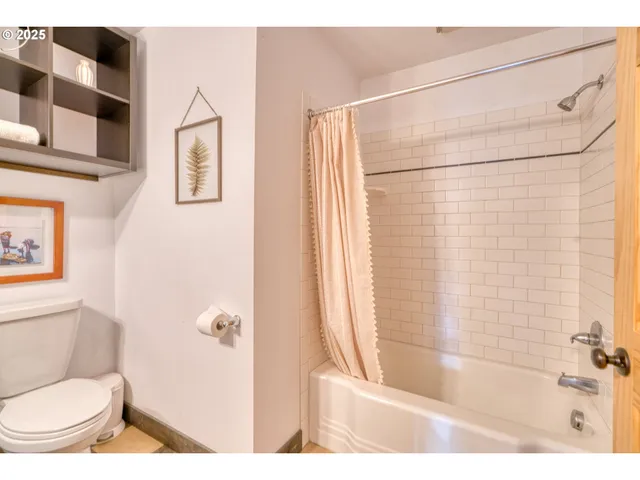 $879,000 | 343 Southeast Wyers Street, White Salmon, WA 98672