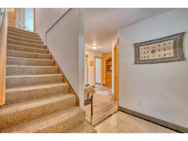 $879,000 | 343 Southeast Wyers Street, White Salmon, WA 98672