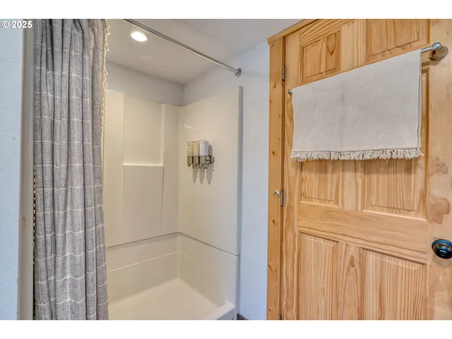 $879,000 | 343 Southeast Wyers Street, White Salmon, WA 98672