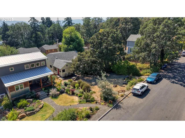 $879,000 | 343 Southeast Wyers Street, White Salmon, WA 98672