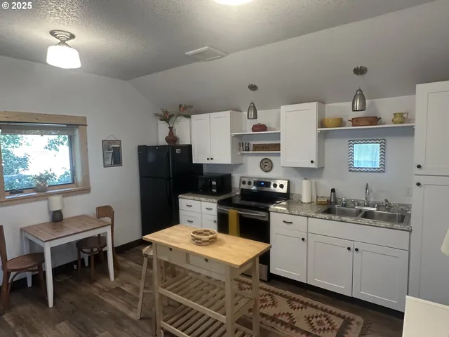 $879,000 | 343 Southeast Wyers Street, White Salmon, WA 98672