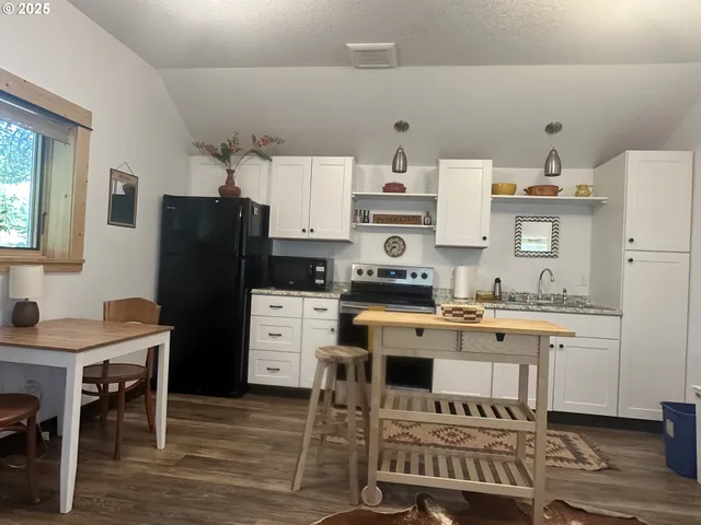 $879,000 | 343 Southeast Wyers Street, White Salmon, WA 98672