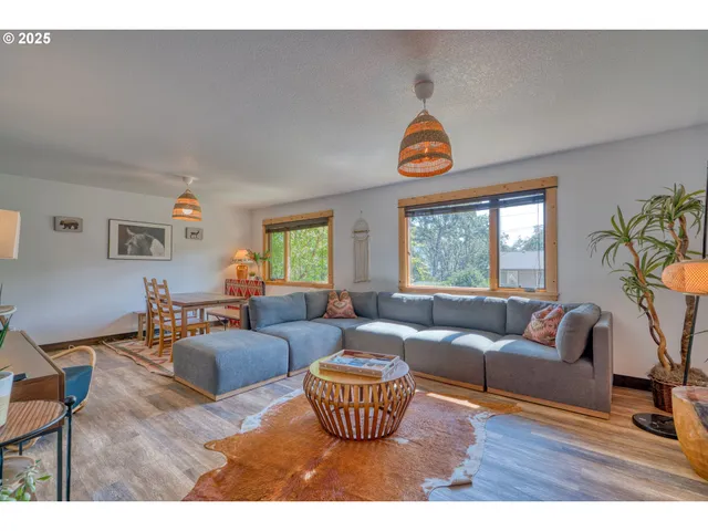 $879,000 | 343 Southeast Wyers Street, White Salmon, WA 98672