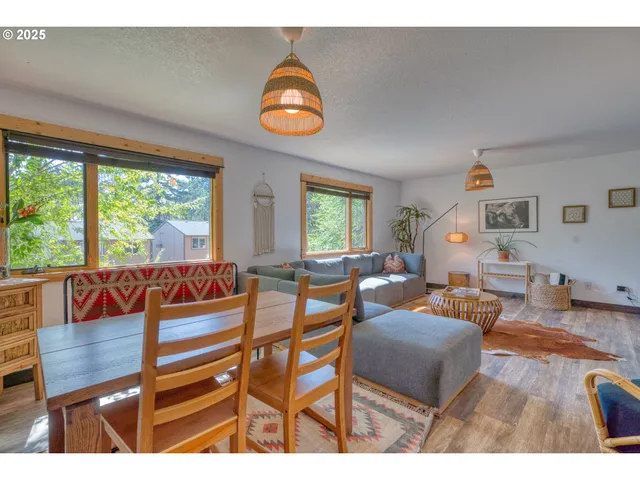 $879,000 | 343 Southeast Wyers Street, White Salmon, WA 98672