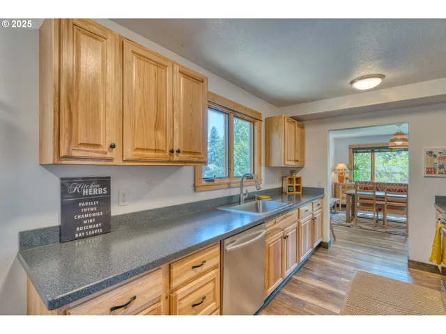 $879,000 | 343 Southeast Wyers Street, White Salmon, WA 98672