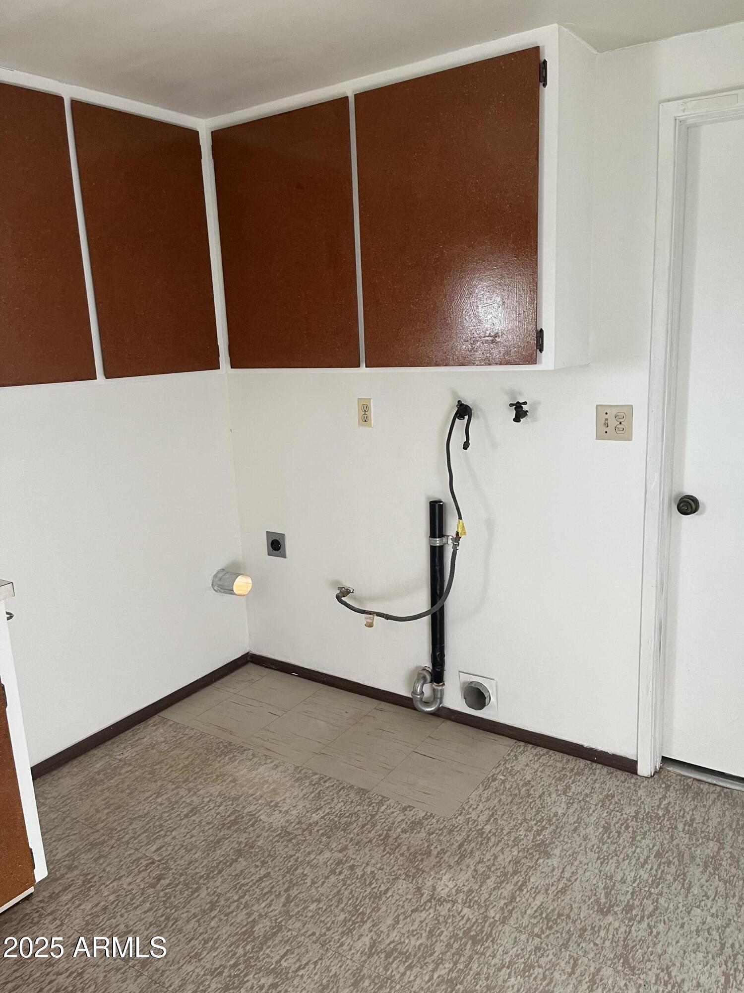 451 West 5th Street Ajo, AZ 85321 - Photo 34 of 38 461 W 5th St Utility Room Hookups