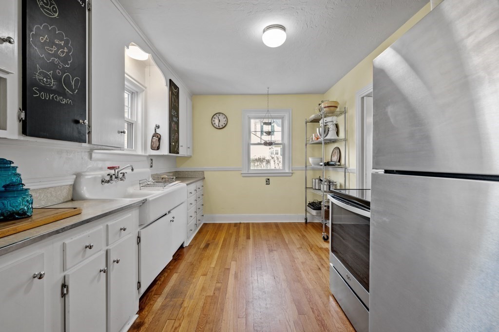 295 Beverly Road Worcester, MA 01605 - Photo 6 of 36