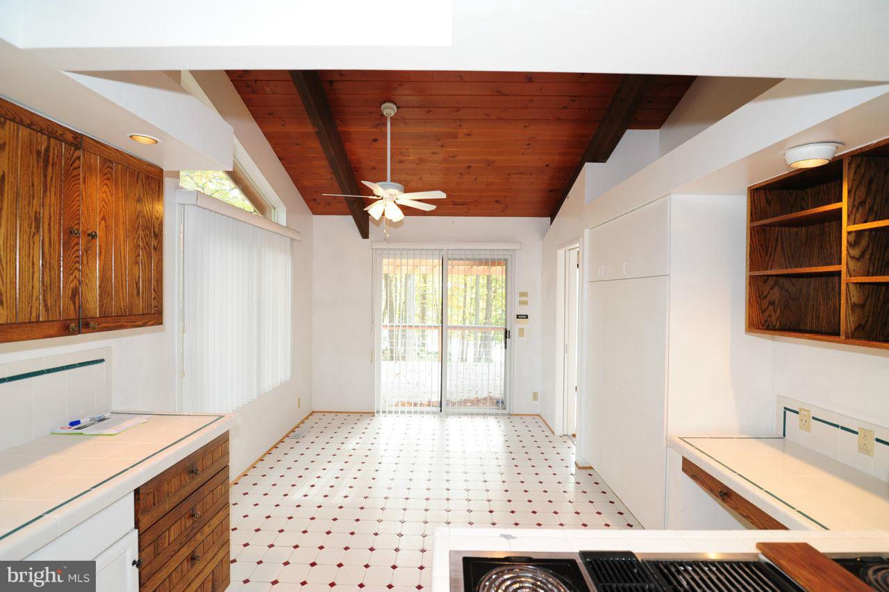 1946 Upper Lake Drive Reston, VA 20191 - Photo 10 of 21 Kitchen
