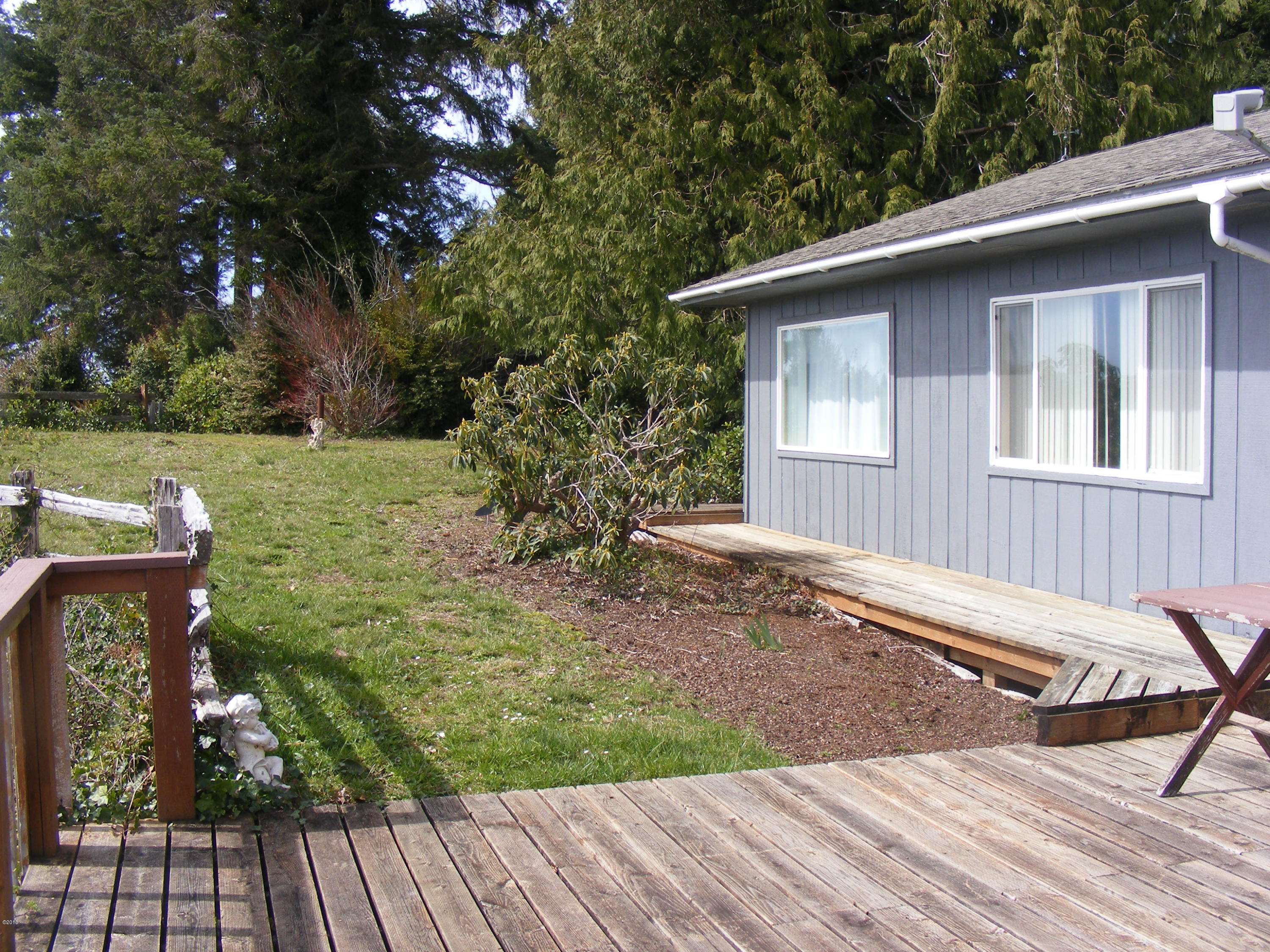 182 North Sheppard Point Road Waldport, OR 97394 - Photo 6 of 17 Exterior