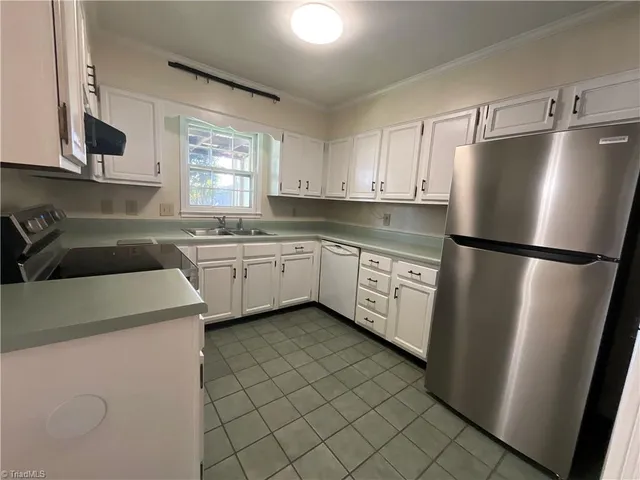 $1,595 | 3202 Regents Park Lane, Unit E, Greensboro, NC 27455