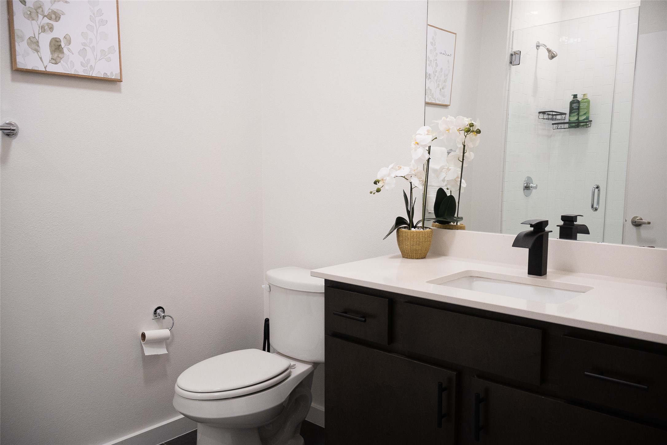 2505 Thornton Road, Unit 3108 Austin, TX 78704 - Photo 15 of 32 a bathroom with a sink a toilet and mirror