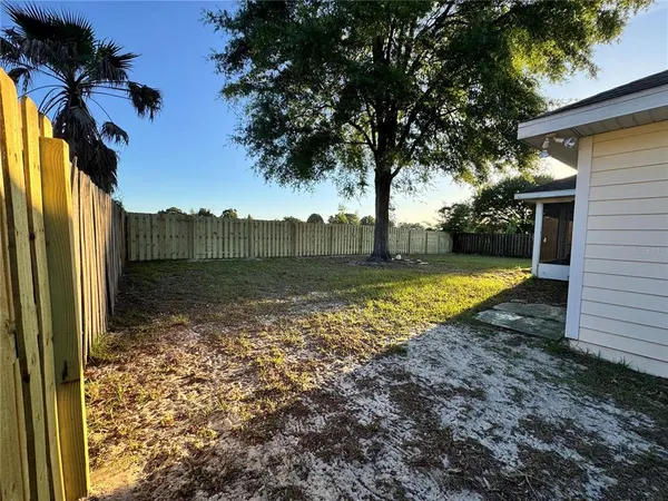 $2,300 | 25322 Northwest 10 Avenue, Newberry, FL 32669