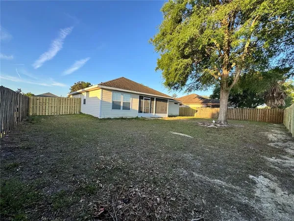 $2,300 | 25322 Northwest 10 Avenue, Newberry, FL 32669
