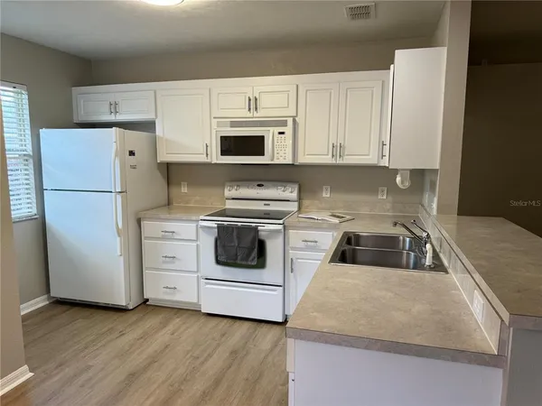 $2,400 | 25322 Northwest 10 Avenue, Newberry, FL 32669