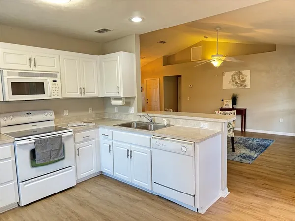 $2,400 | 25322 Northwest 10 Avenue, Newberry, FL 32669