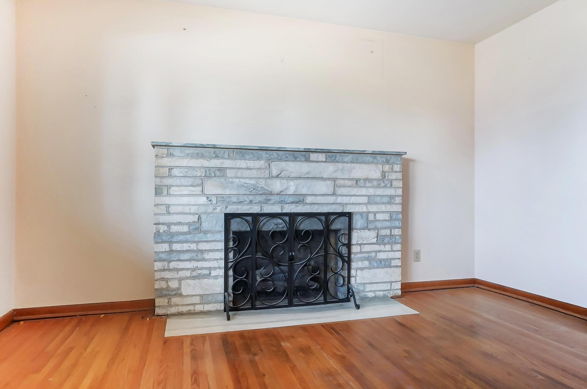 290 Topsfield Road Columbus, OH 43228 - Photo 7 of 45 Fireplace