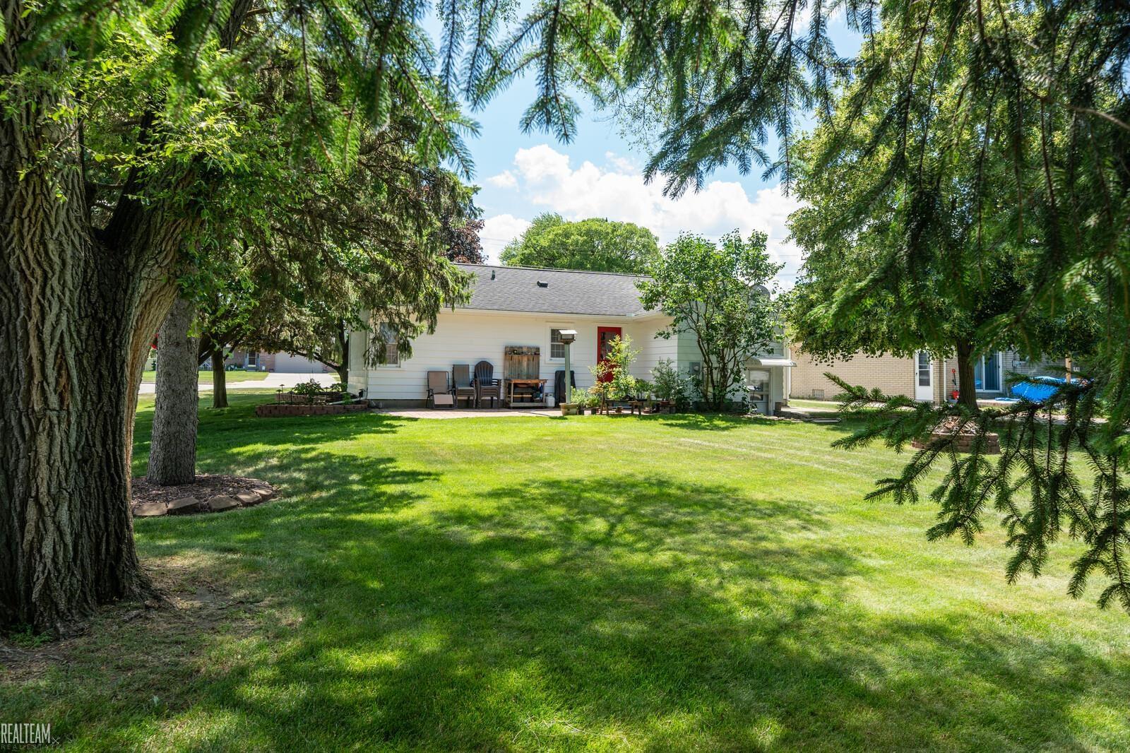 16145 East 14 Mile Road Fraser, MI 48026 - Photo 18 of 21 50180547-1260a403-4131-4933-aff1-fb5f41cab2fa.JPG
