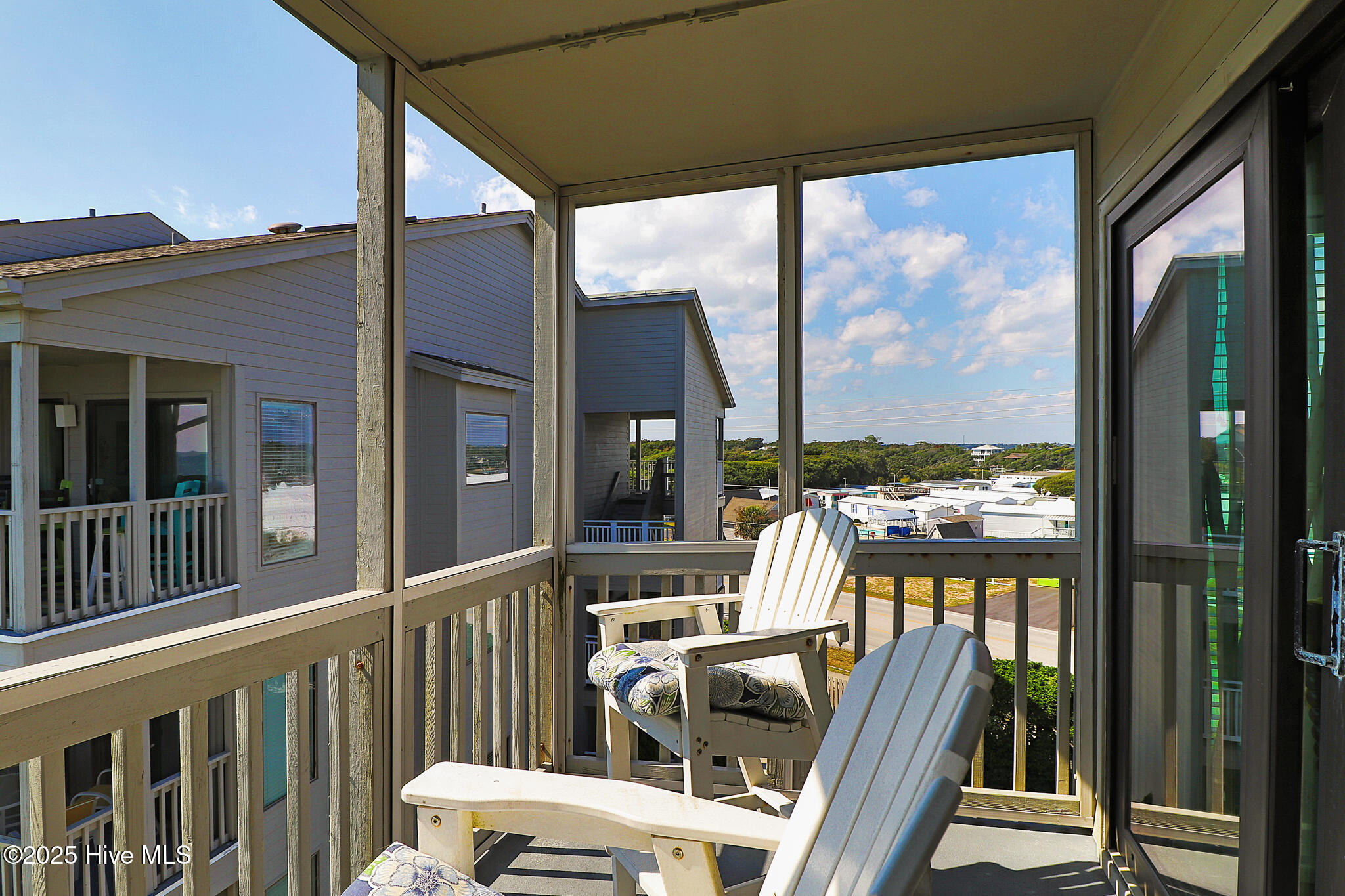 2111 West Fort Macon Road, Unit 336 DUNESCAPE Atlantic Beach, NC 28512 - Photo 13 of 43 Screened-in porch