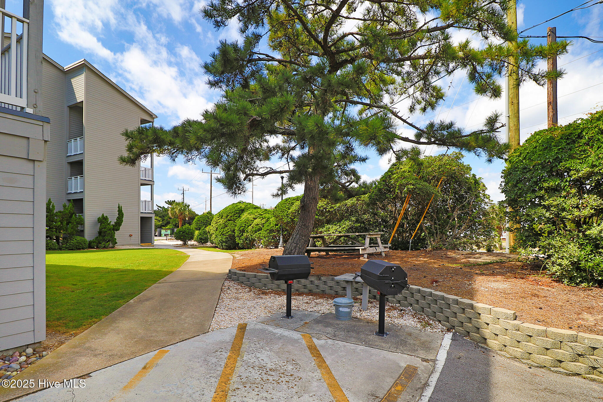 2111 West Fort Macon Road, Unit 336 DUNESCAPE Atlantic Beach, NC 28512 - Photo 33 of 43 Grill area