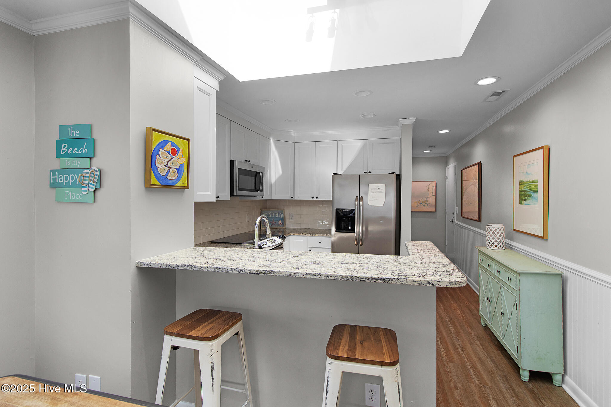 2111 West Fort Macon Road, Unit 336 DUNESCAPE Atlantic Beach, NC 28512 - Photo 5 of 43 Kitchen with gorgeous skylight