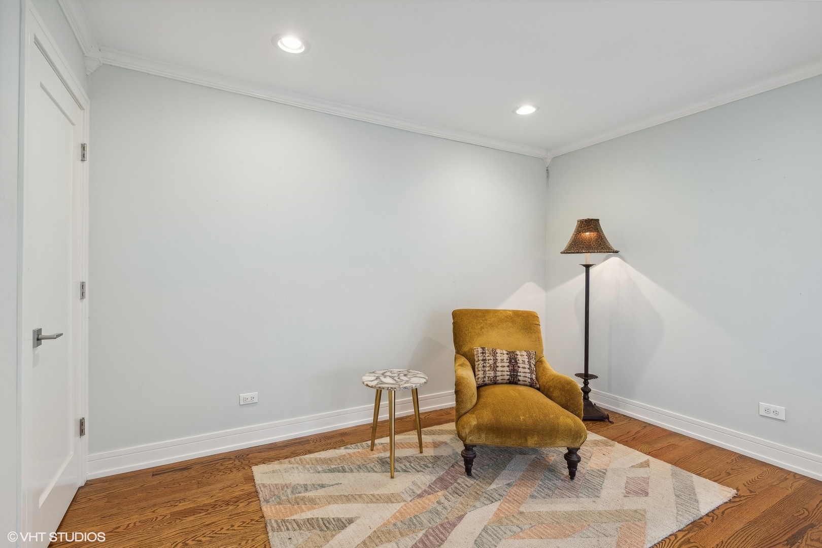 459 Simone Drive Des Plaines, IL 60016 - Photo 9 of 23 a room with a table and couch