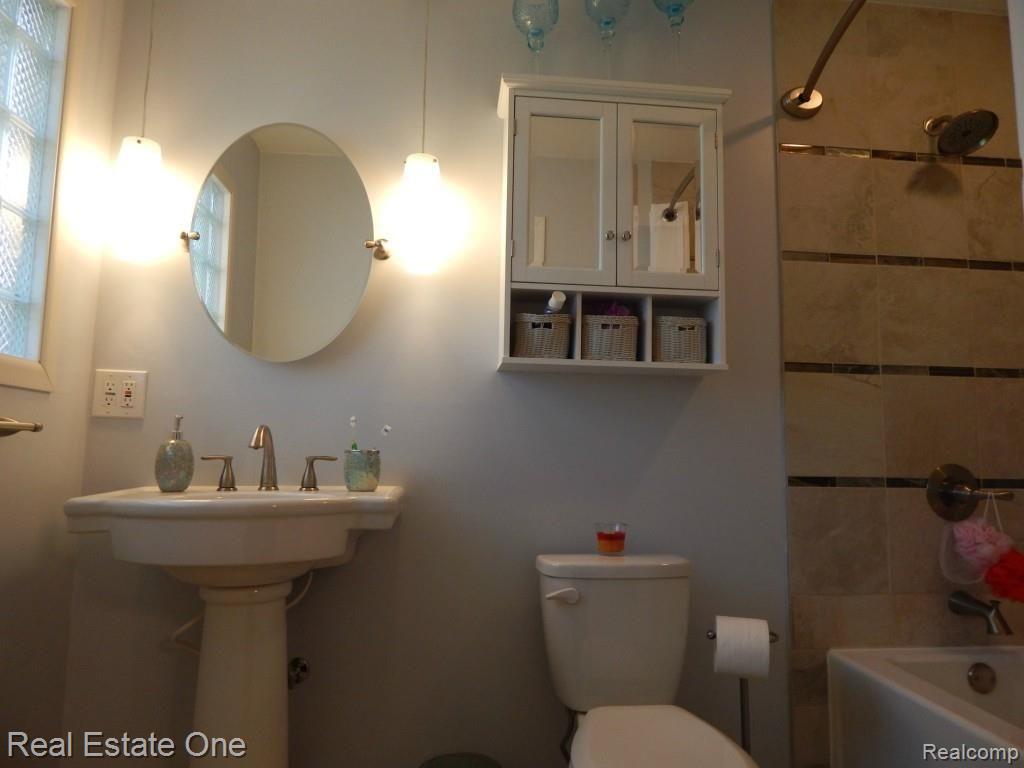 10509 Culver Road Brighton, MI 48114 - Photo 25 of 41 Master Bath