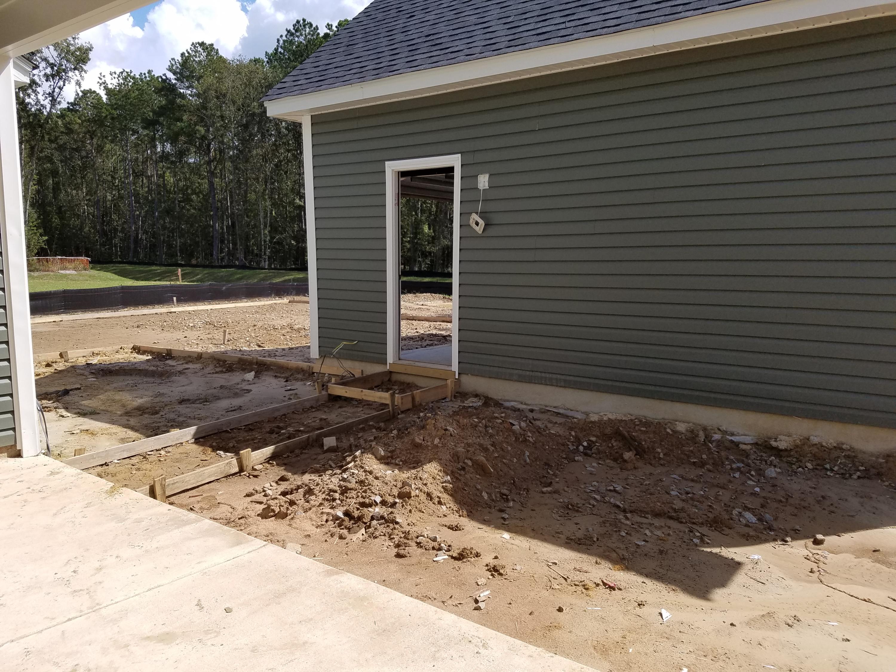 1559 Roustabout Way Charleston, SC 29414 - Photo 11 of 42 Porch and yard