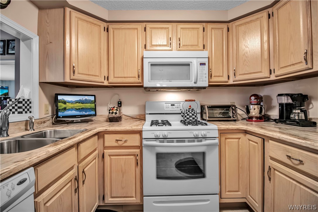 640 Youngs Road, Unit E Amherst, NY 14221 - Photo 13 of 35