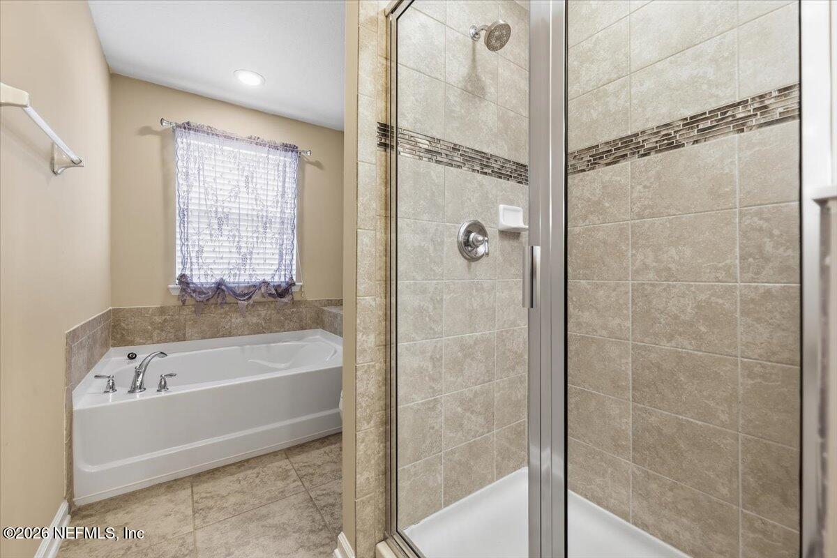 148 Paradas Place St. Augustine, FL 32092 - Photo 13 of 24 a bathroom with a bathtub and a shower