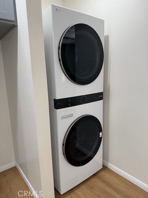 869 West 4th Street San Pedro, CA 90731 - Photo 8 of 12 a utility room with dryer and washer