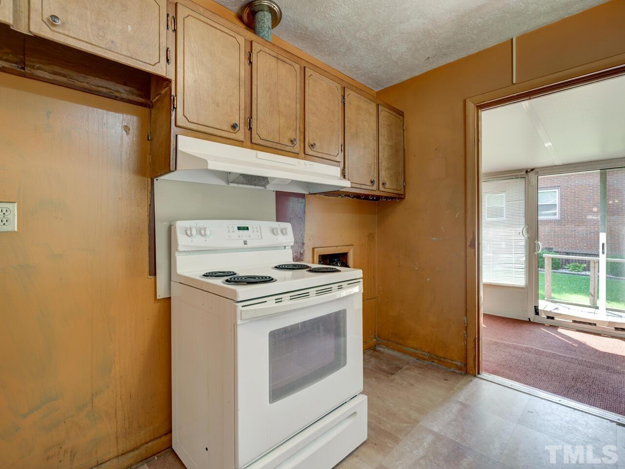 1004 Seabrook Road Raleigh, NC 27610 - Photo 7 of 29 Gallery Image 7