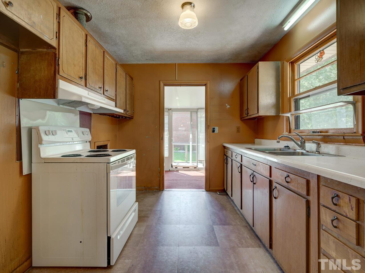1004 Seabrook Road Raleigh, NC 27610 - Photo 9 of 29 Gallery Image 9