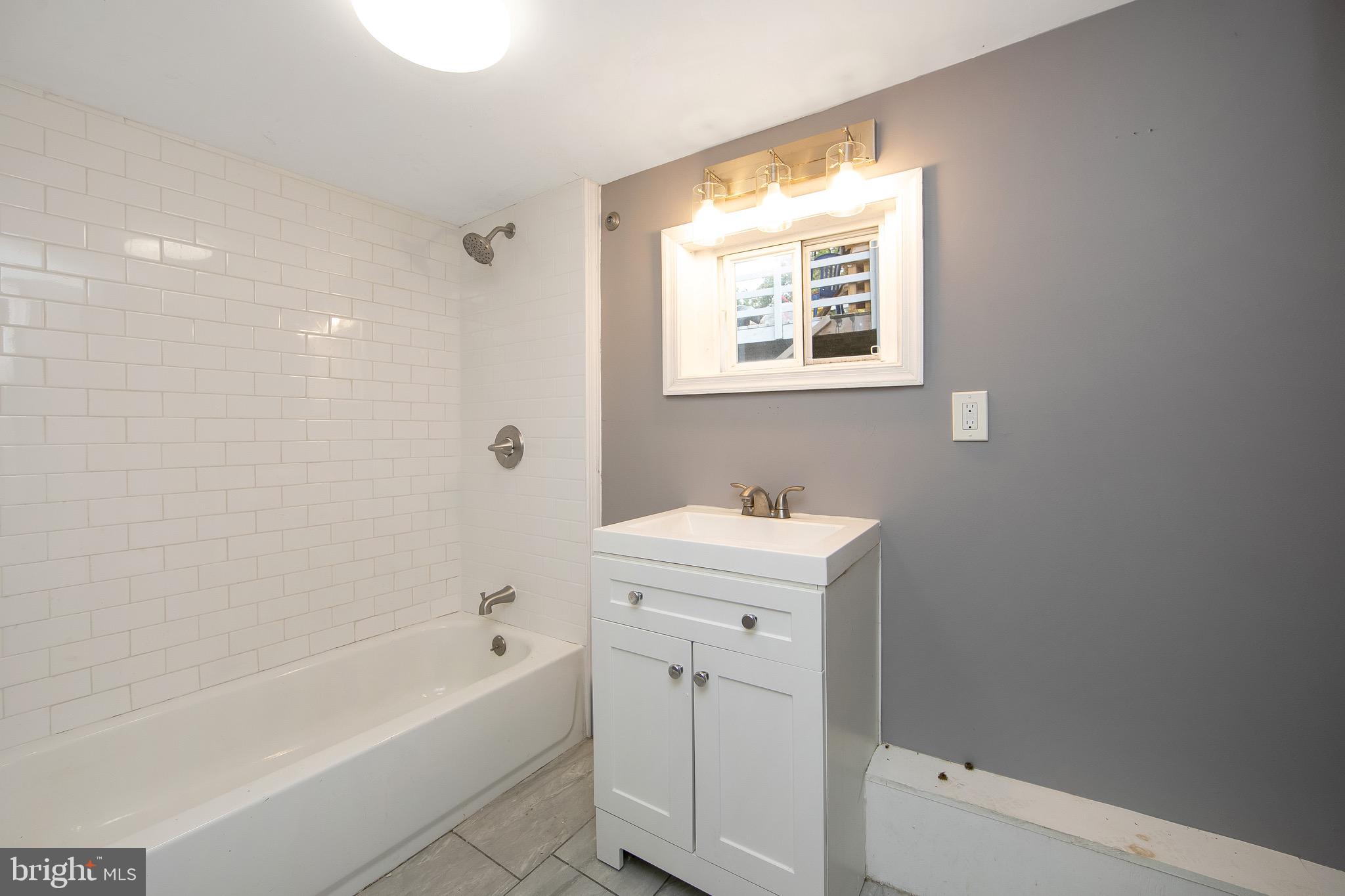 133 East Federal Street Burlington, NJ 08016 - Photo 21 of 43 a bathroom with a sink a toilet and a bathtub