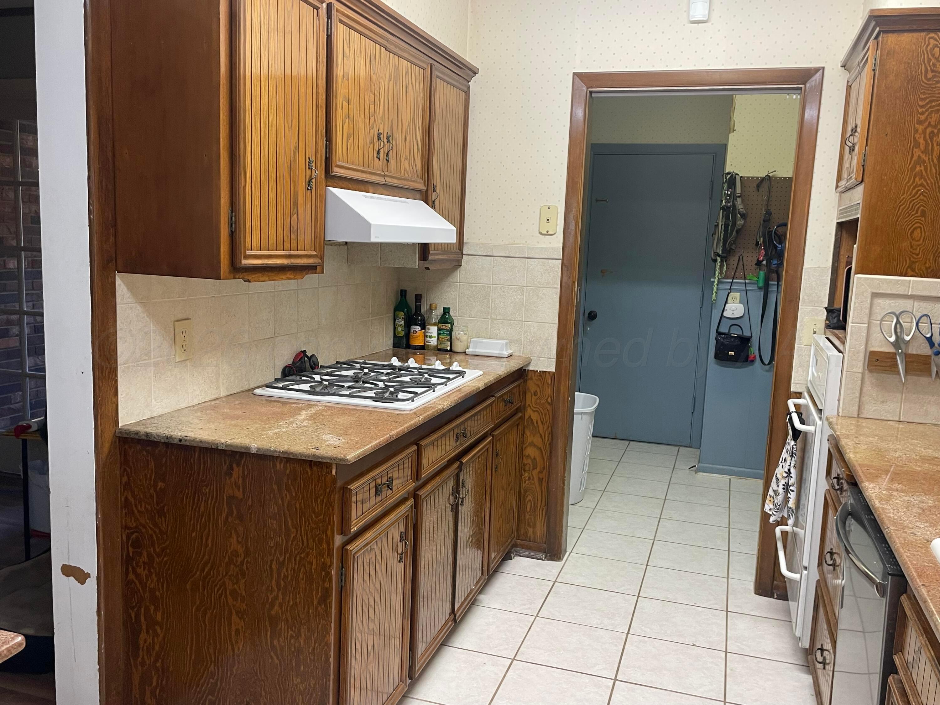 6200 Hanson Road Amarillo, TX 79106 - Photo 7 of 27 a kitchen with a sink stove and cabinets
