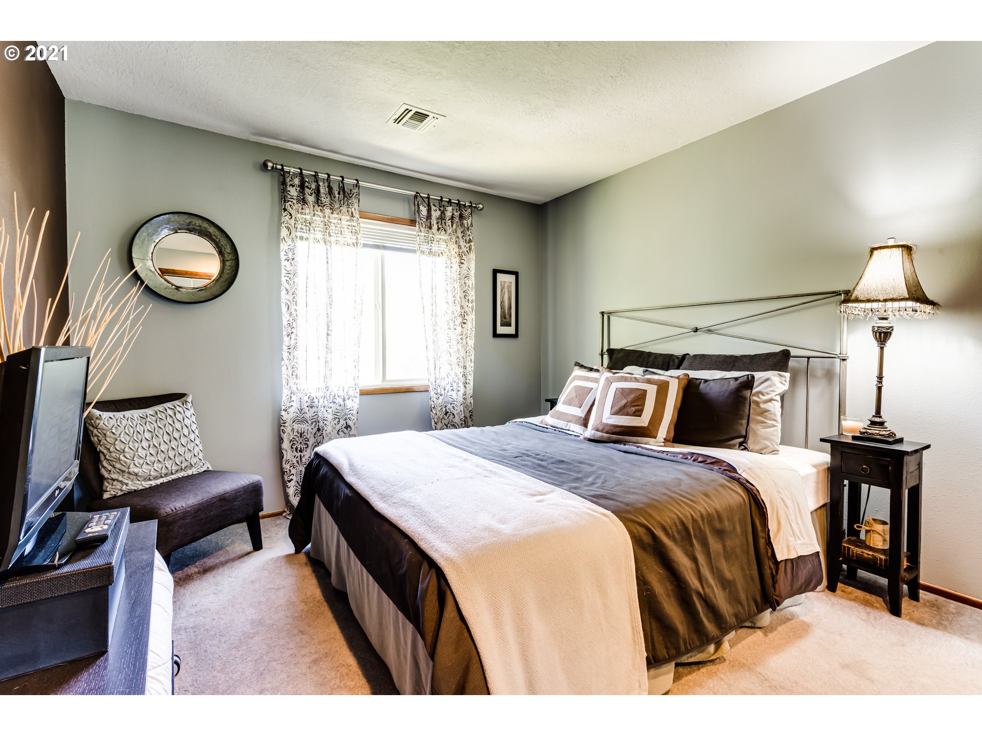 4037 Dillard Road Eugene, OR 97405 - Photo 17 of 28 Gallery Image 17