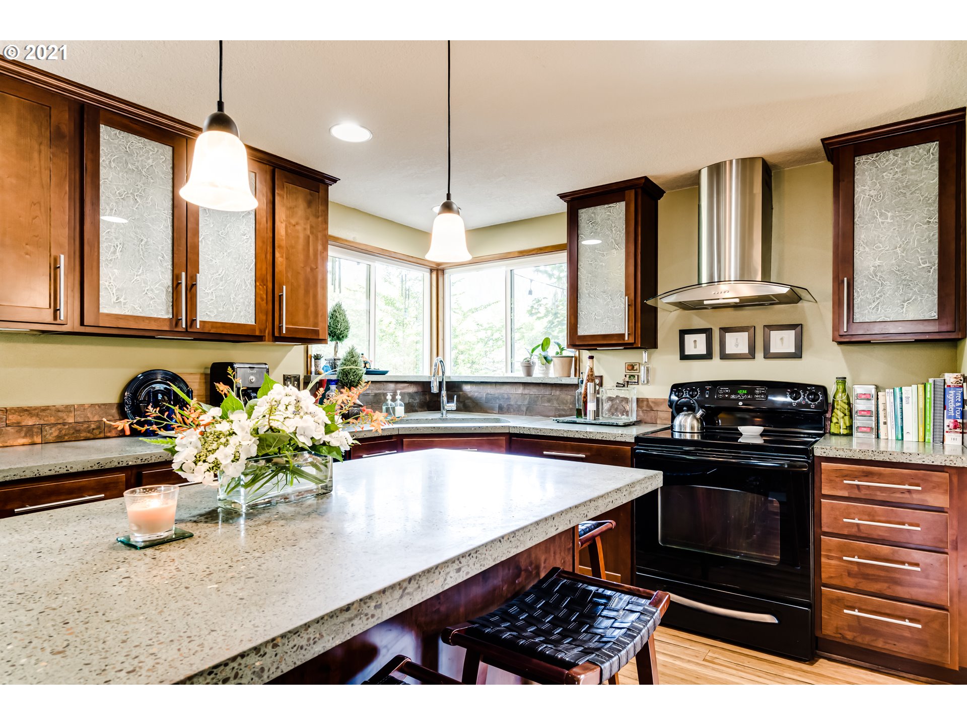 4037 Dillard Road Eugene, OR 97405 - Photo 9 of 28 Gallery Image 9