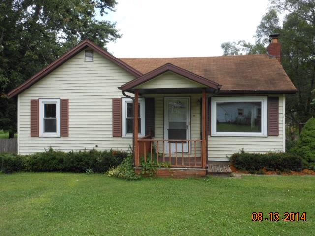 914 Georgia Road Goshen, IN 46528 - Photo 2 of 24 Gallery Image 2