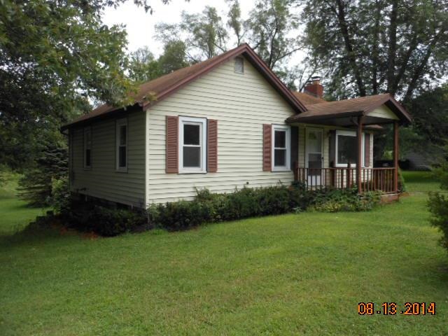 914 Georgia Road Goshen, IN 46528 - Photo 3 of 24 Gallery Image 3