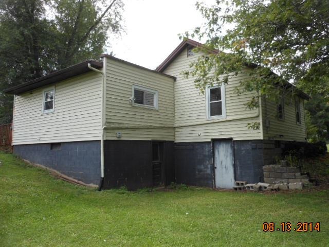 914 Georgia Road Goshen, IN 46528 - Photo 5 of 24 Gallery Image 5