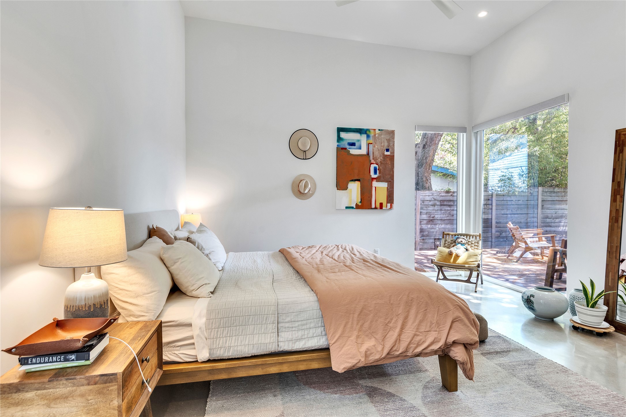 506 Powell Circle Austin, TX 78704 - Photo 24 of 39 a bedroom with a bed and a lamp