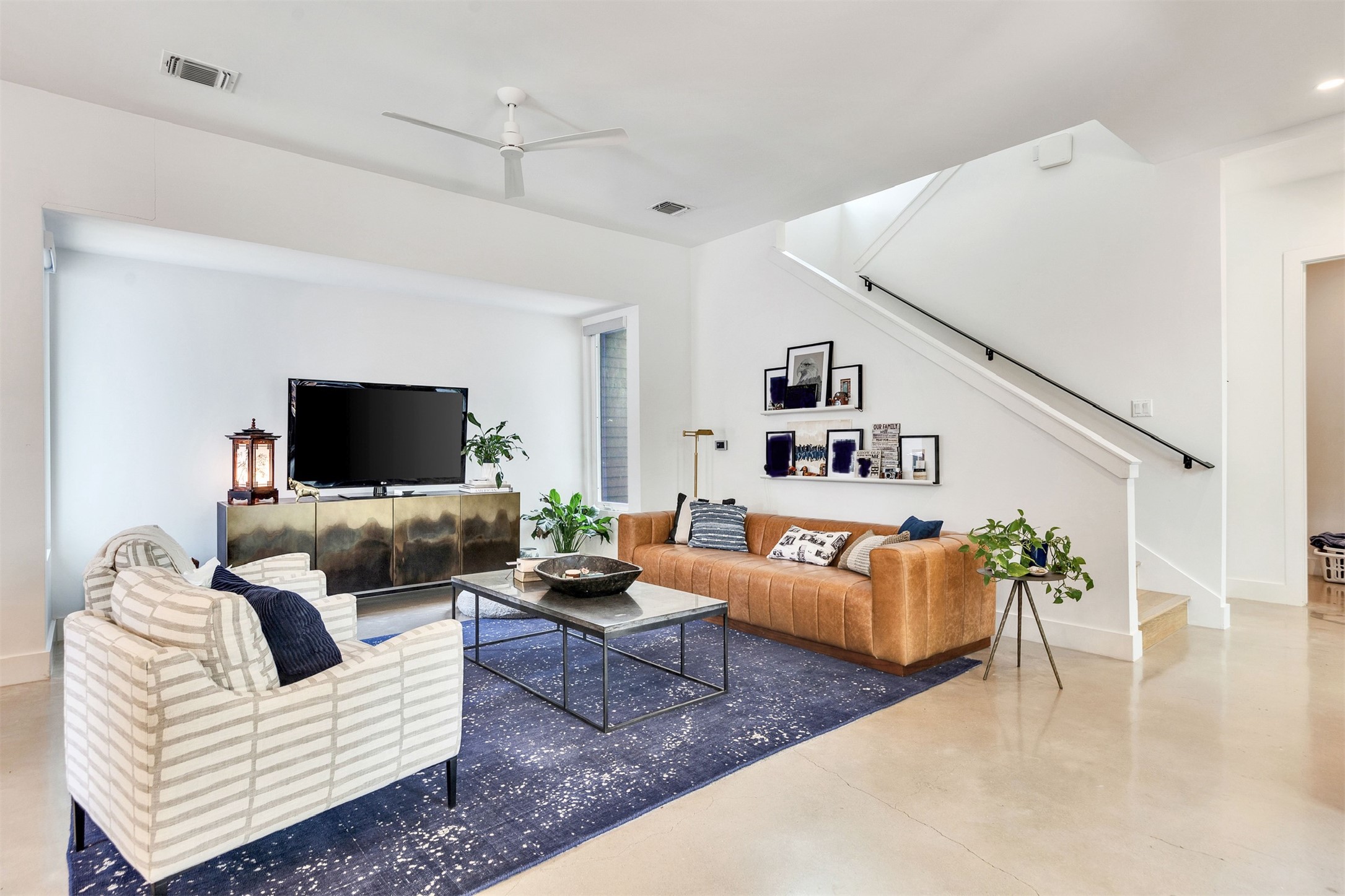 506 Powell Circle Austin, TX 78704 - Photo 4 of 39 a living room with furniture and a flat screen tv