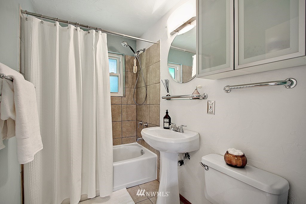 854 Queen Avenue Northeast Renton, WA 98056 - Photo 11 of 14 Gallery Image 11