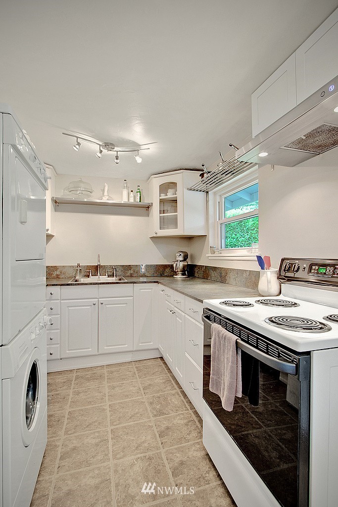 854 Queen Avenue Northeast Renton, WA 98056 - Photo 8 of 14 Gallery Image 8