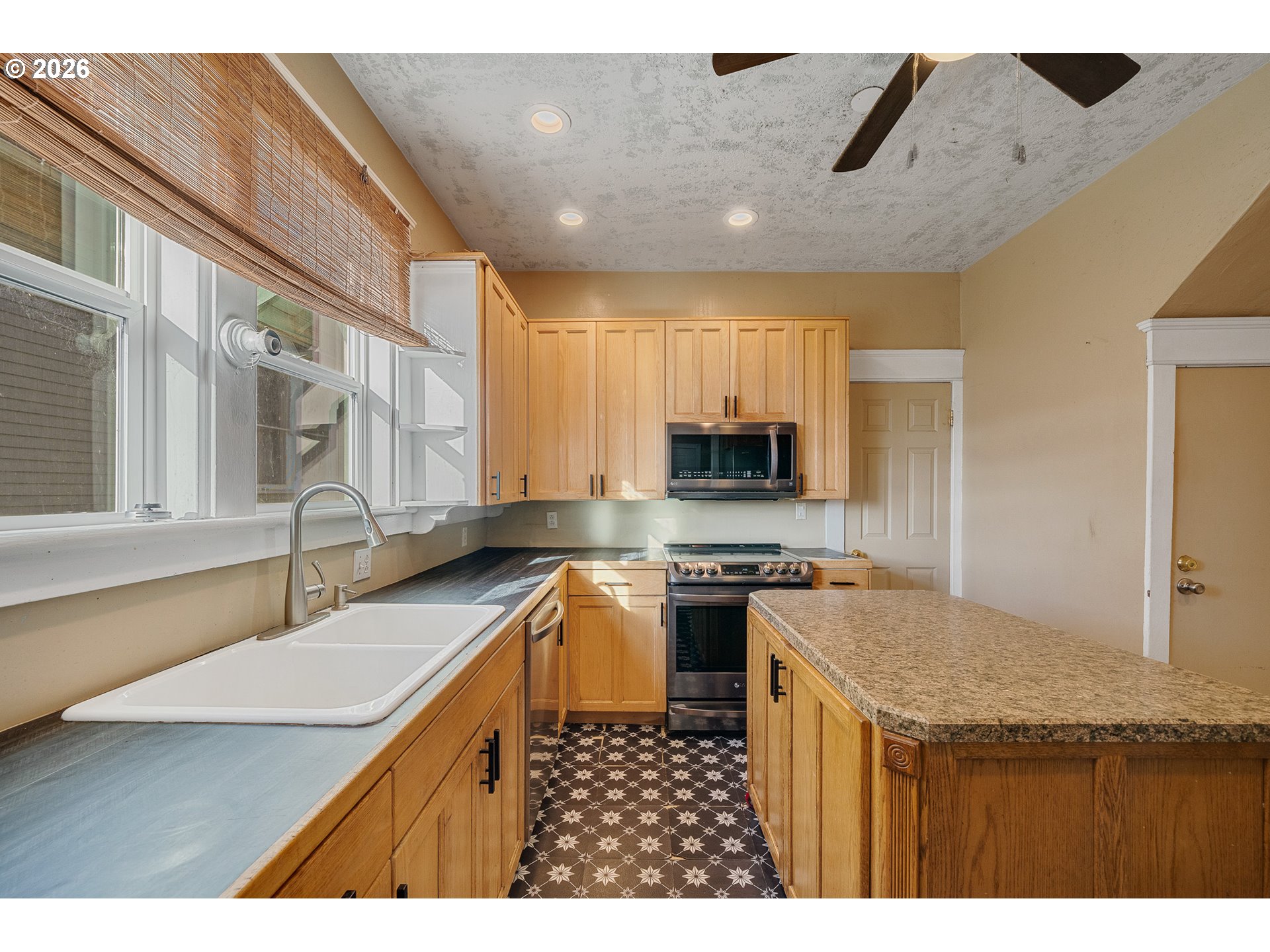 2205 5th Street Tillamook, OR 97141 - Photo 15 of 28