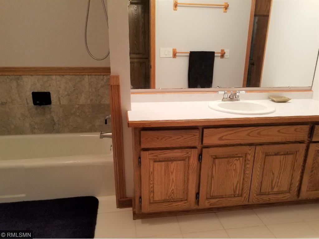 1072 Kettle Creek Road Eagan, MN 55123 - Photo 12 of 20 Gallery Image 12