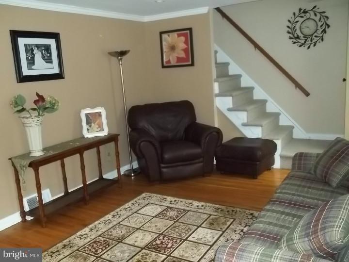 2320 Mole Road Secane, PA 19018 - Photo 5 of 19 Living Room