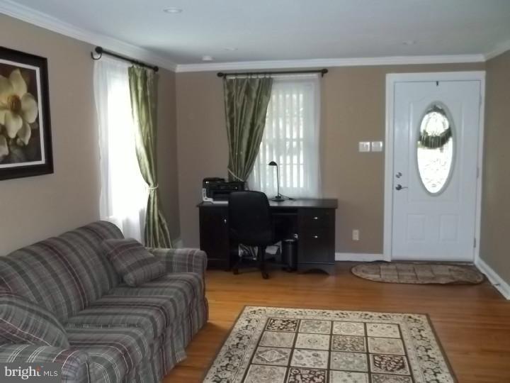 2320 Mole Road Secane, PA 19018 - Photo 6 of 19 Living Room