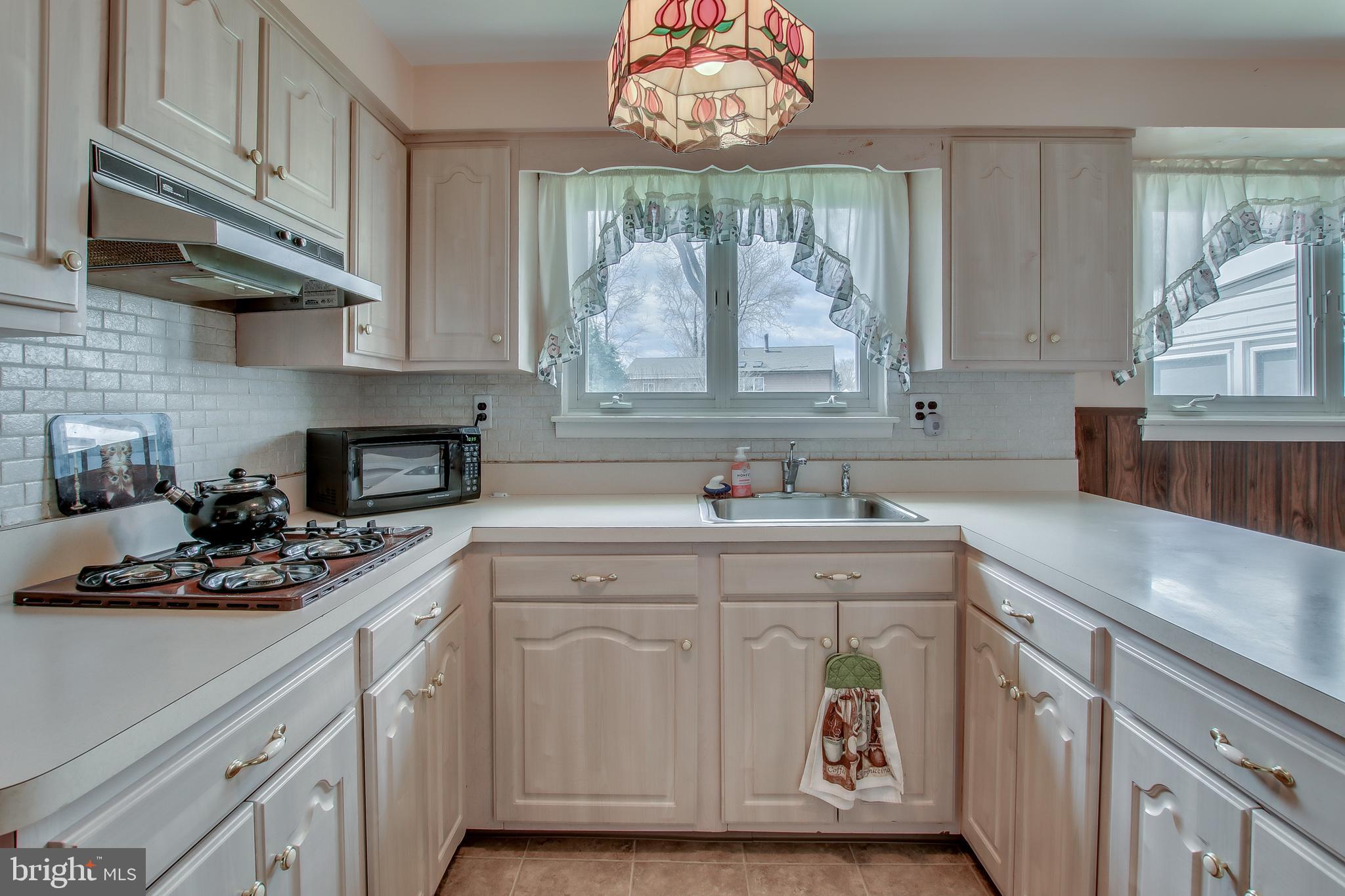 1530 Windmill Road Warminster, PA 18974 - Photo 13 of 37 Kitchen